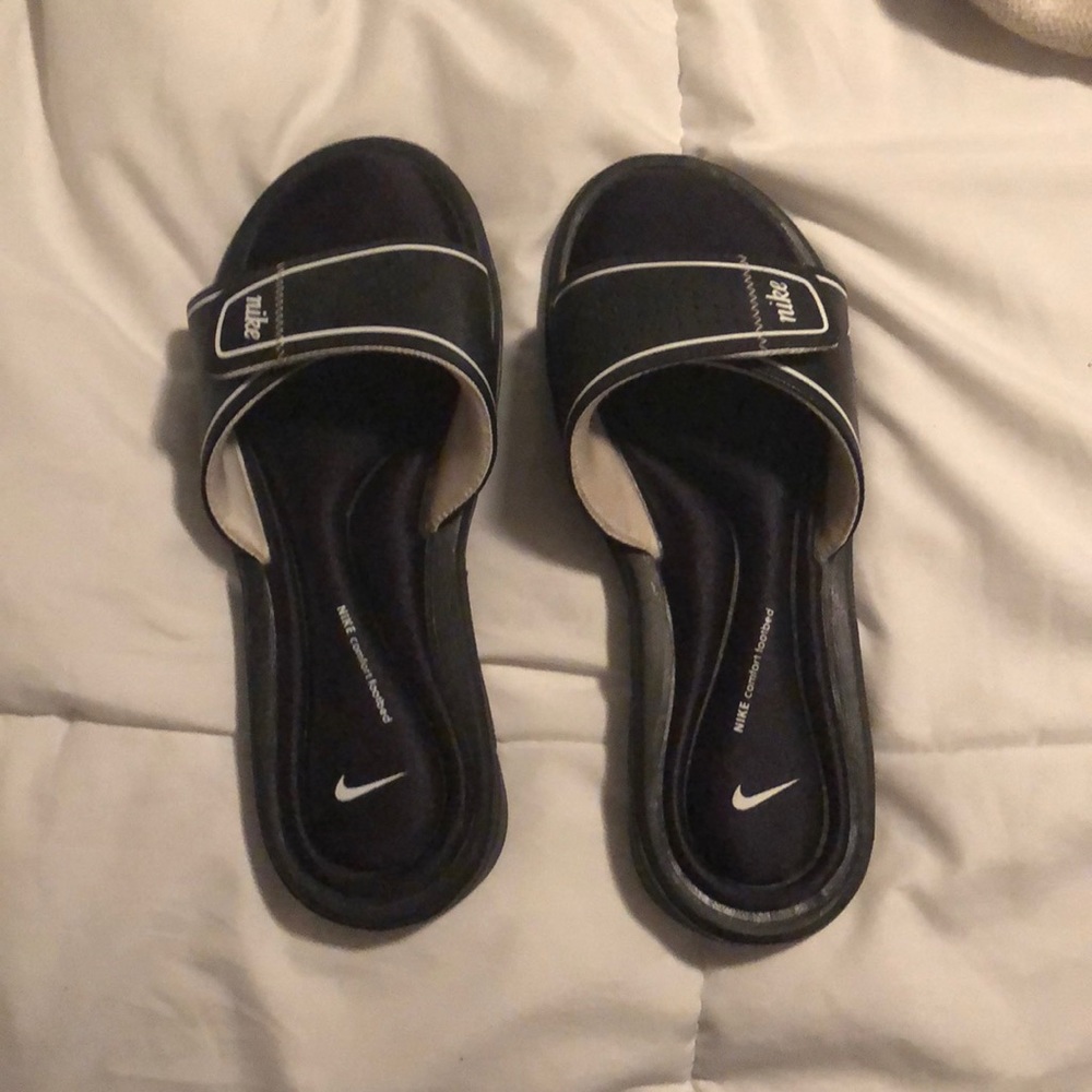 nike slip ons
